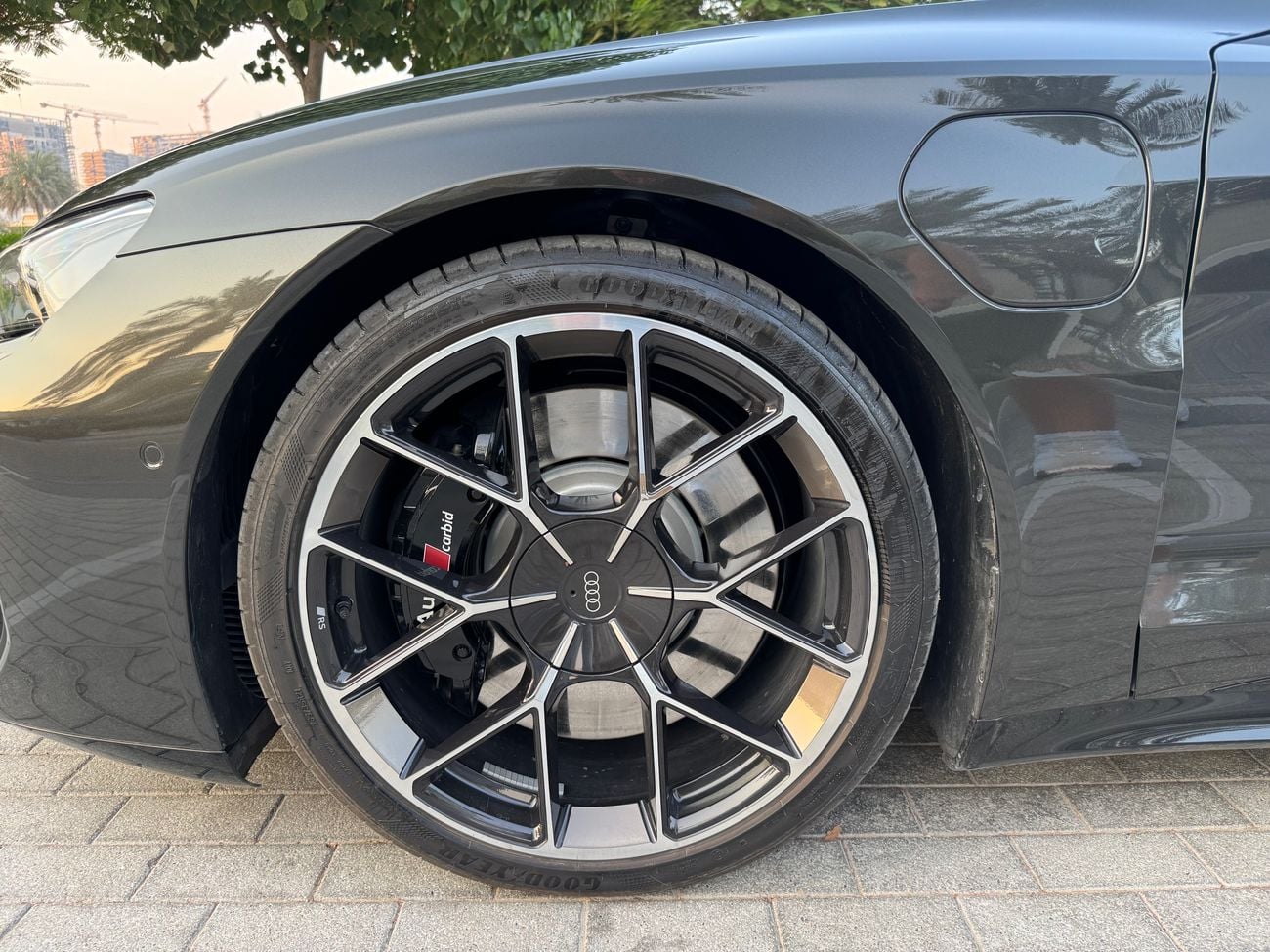 أودي إي ترون جي تي RS PERFORMANCE