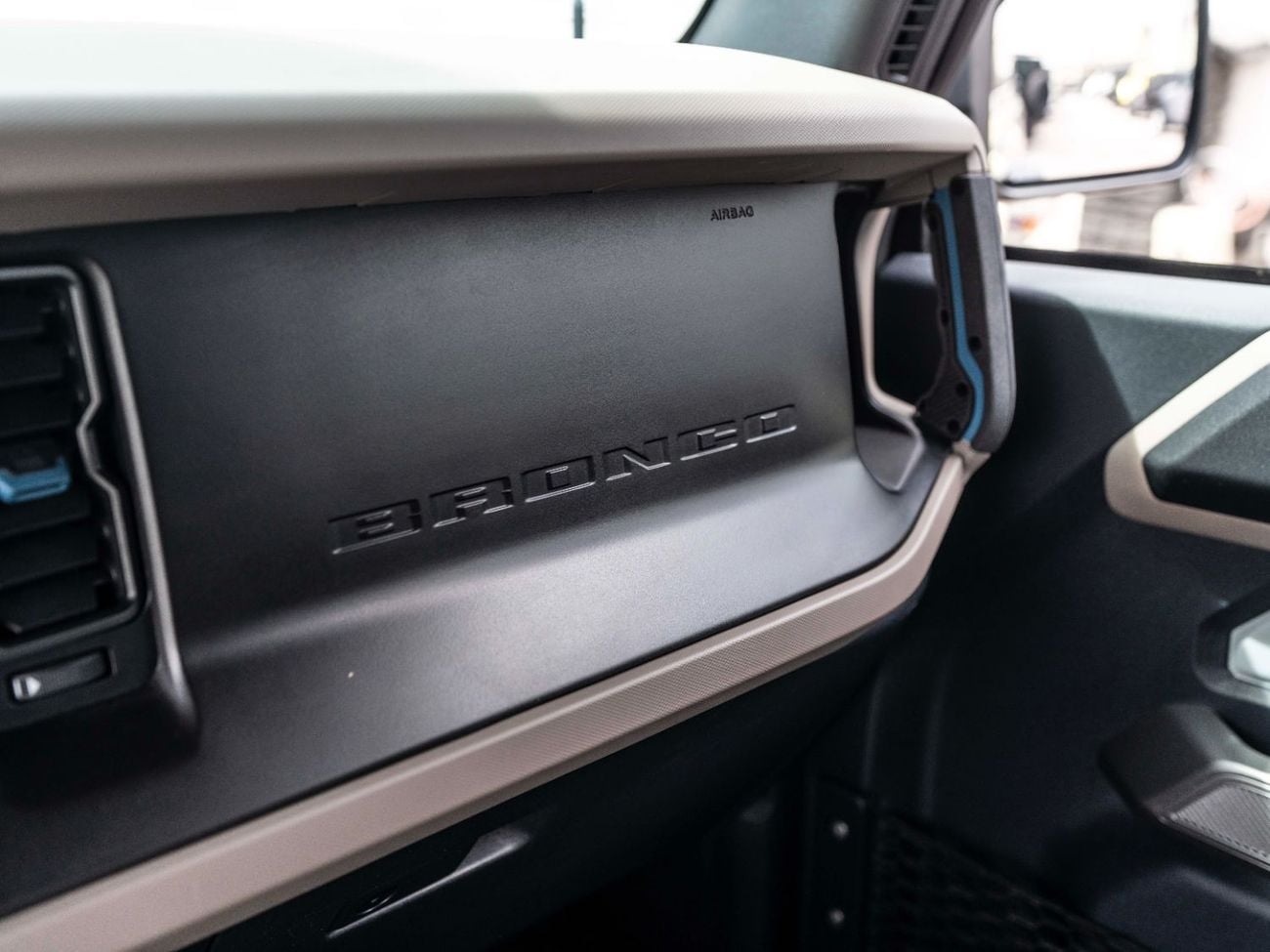 فورد برونكو Wildtrak 2.7L (4 Seater)