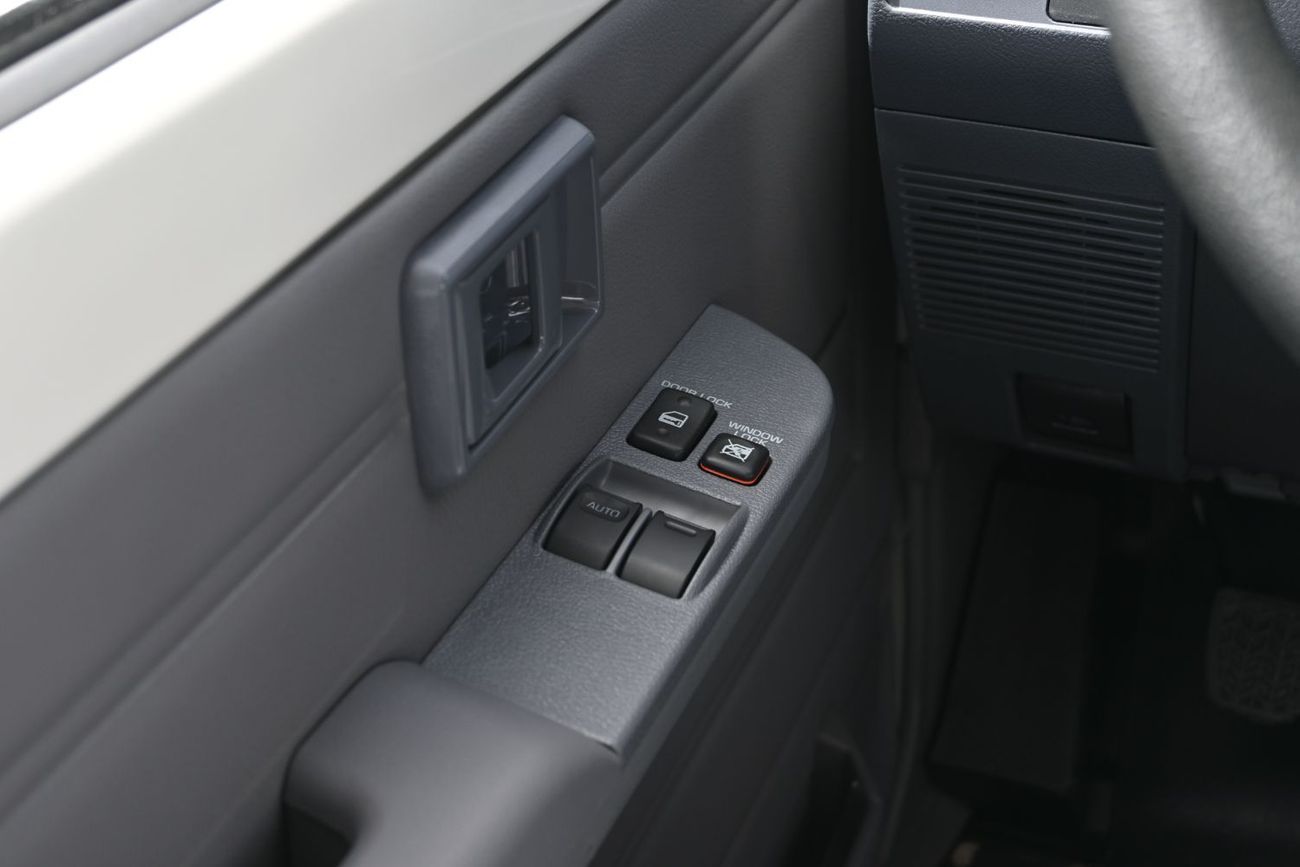 Toyota Land Cruiser 70 Toyota Land Cruiser 70 Series HardTop Manual 4.0L V6, Petrol, 4WD