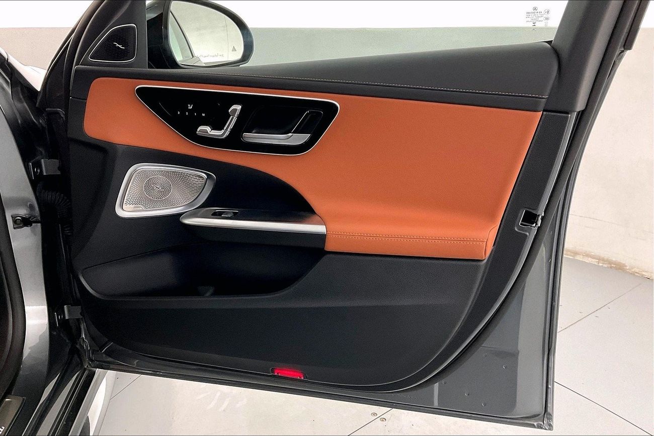 مرسيدس بنز C 200 Premium + (AMG Line) | سنة ضمان مجانية | خالية من أضرار الفيضانات