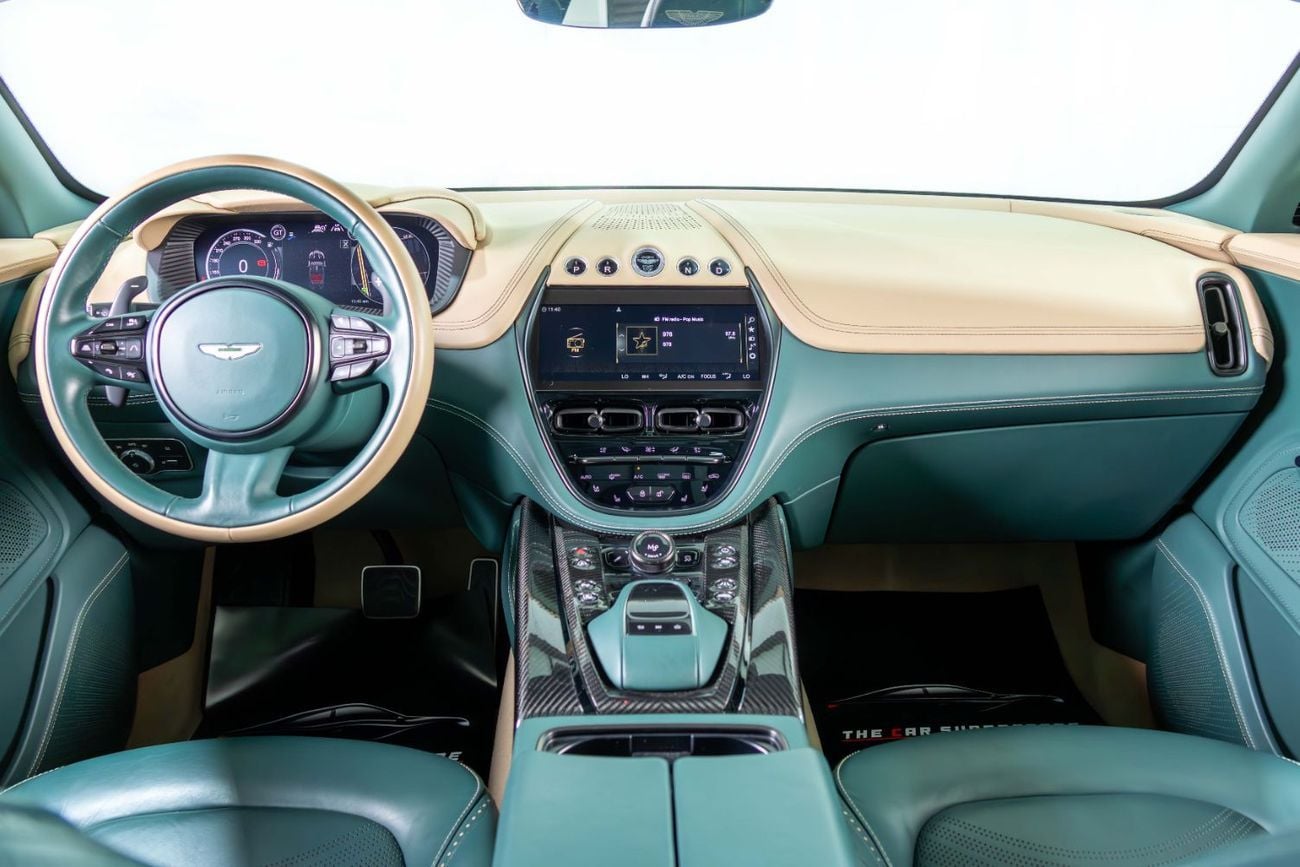 أستون مارتن DBX 