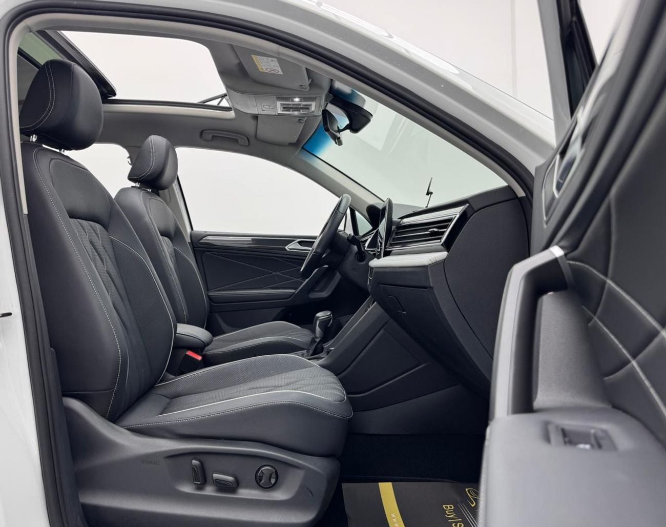 Volkswagen Tiguan 2023 Volkswagen Tiguan L 300 TSI, 1 Year Warranty, Excellent Condition