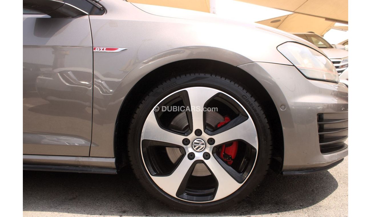 Volkswagen Golf GTI ACCIDENTS FREE - GCC - PERFECT CONDITION INSIDE OUT - 2000 CC - FULL OPTION