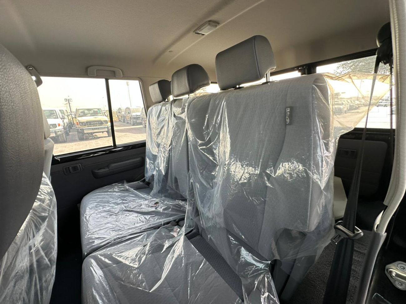 Toyota Land Cruiser 70 LX 2.8L  LC76-G1 2.8 DSL MT