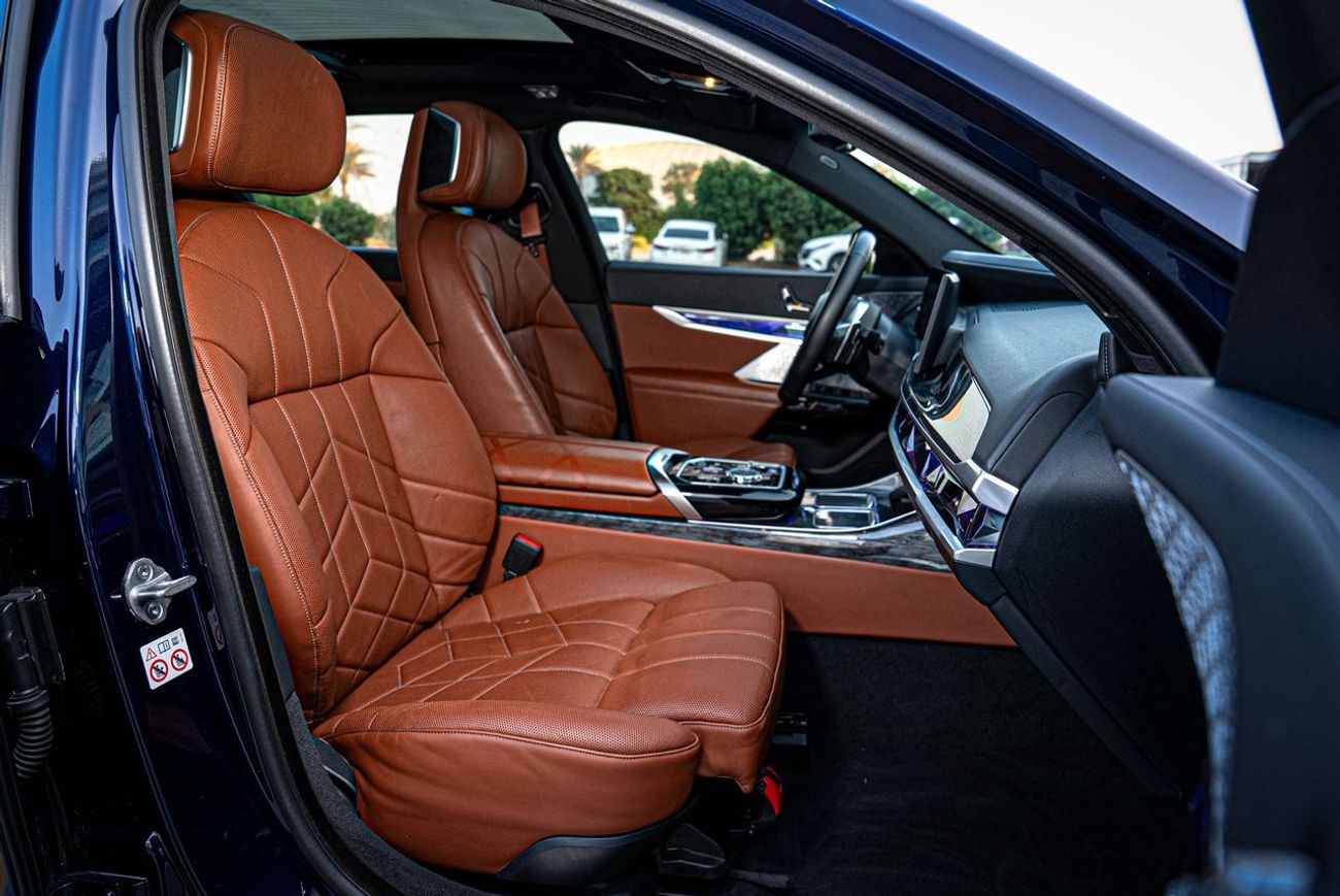 بي أم دبليو 740i