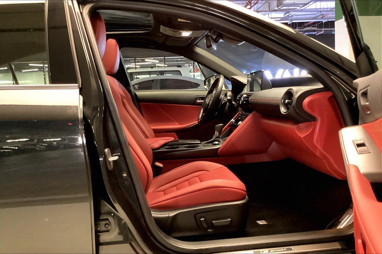 لكزس IS 350 F Sport Platinum | National Day Celebration | شامل الضمان | 0 ﺪﻔﻋﺓ ﺃﻮﻟﻯ