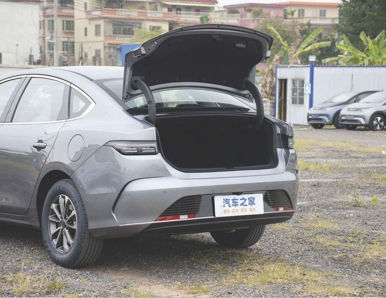 BYD Destroyer 05 STD (NON GCC) Honor DM-i 55km Luxury Version - Alloy Wheels - Push Start - Model 2025