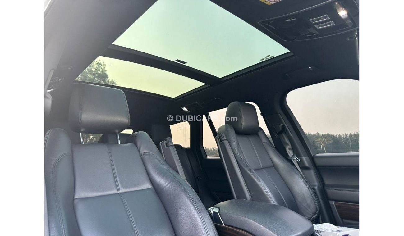 Land Rover Range Rover VOGUE HSE 2015 GCC V8 ORIGINAL PAINT // FULL SERVICE HISTORY // ACCIDENT FREE