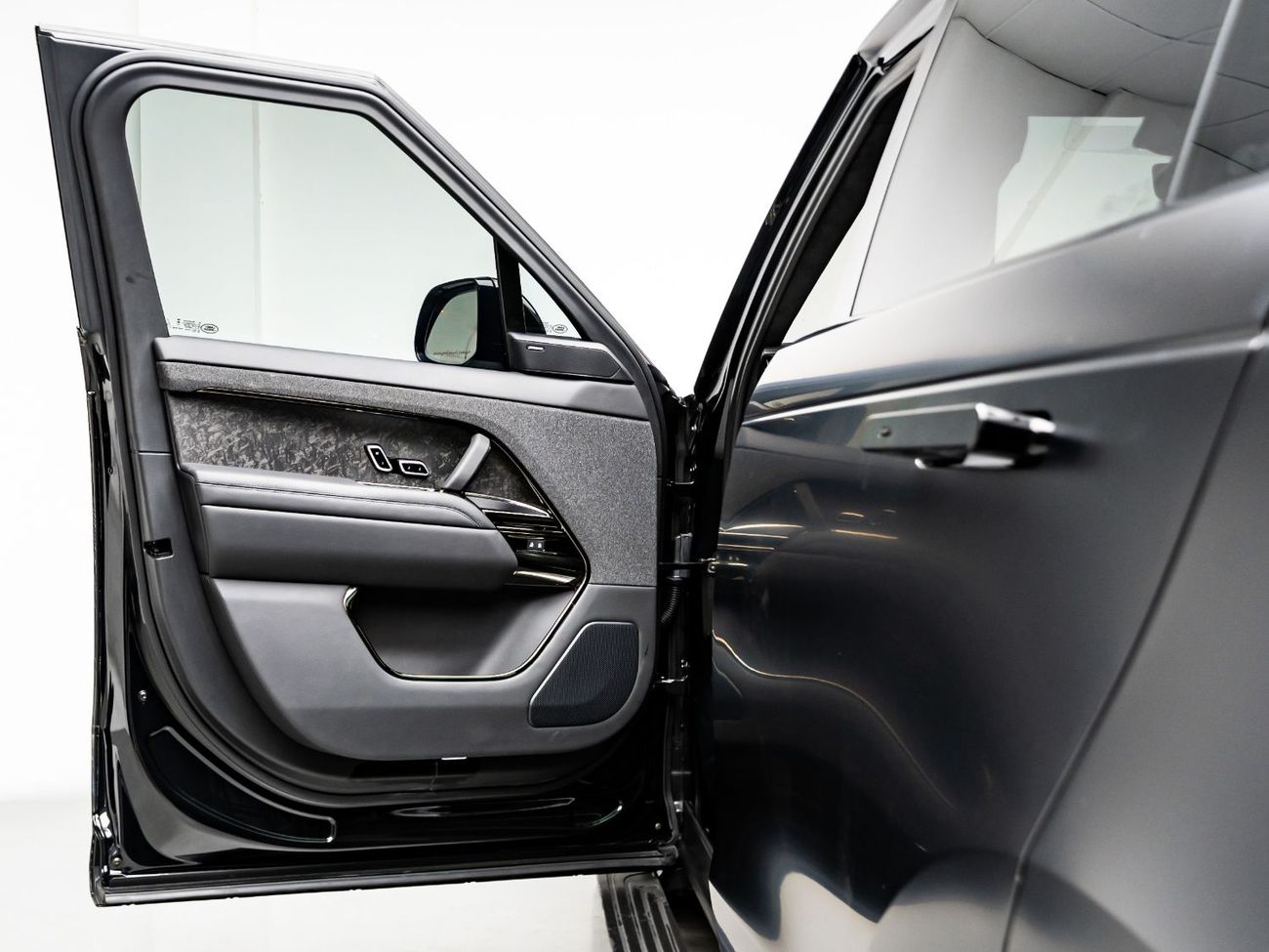 لاند روفر رينج روفر سبورت S P530 4.4L 2023 Range Rover Sport P530, 2029 Land Rover Warranty, GCC