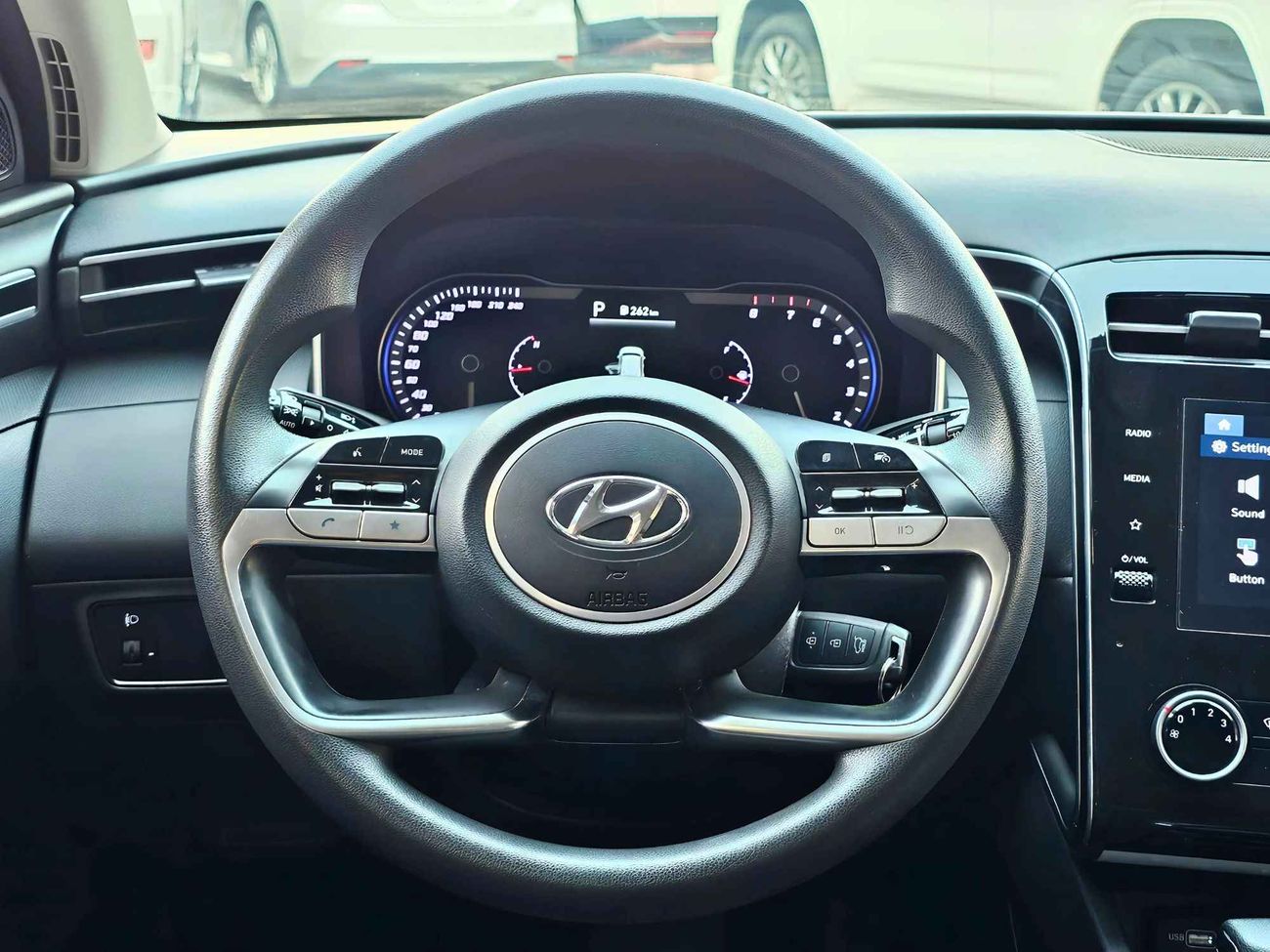 Hyundai Tucson GCC/FSH ORIGINAL PAINT/SINGLE OWNER/ LOW MILEAGE/1 YEAR WARRANTY/NON ACCIDENT/944 MONTHLY/LOT#96727