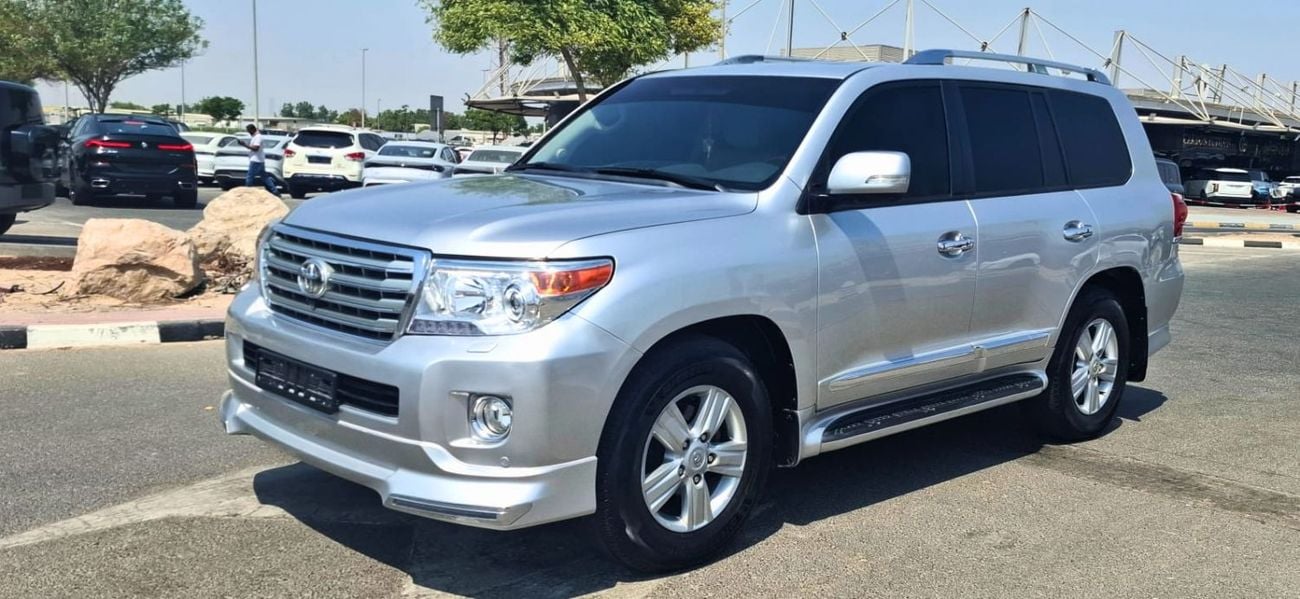 Toyota Land Cruiser VXR TOYOTA LANDCRUSIER VXR 5.7 L 2014 GCC TOYOTA LANDCRUSIER VXR 5.7 L  MODEL 2014  GCC SPECS  FULL OPTI