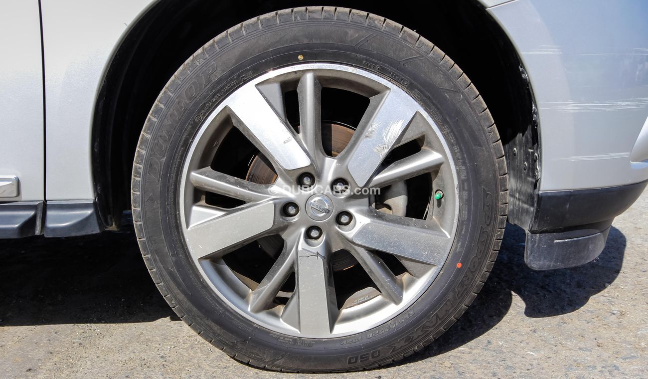 Nissan Pathfinder SV 4WD