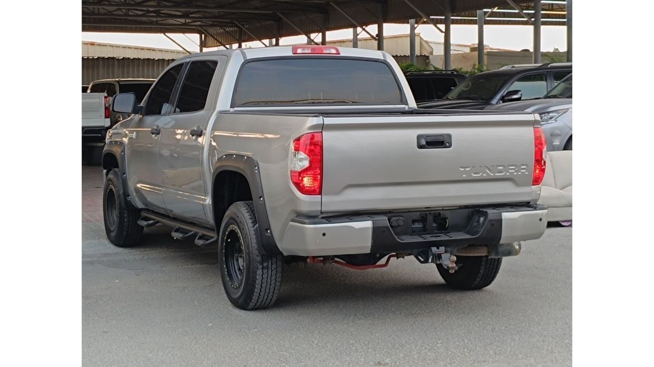 Toyota Tundra Crewmax Limited بلاتينيوم TRD