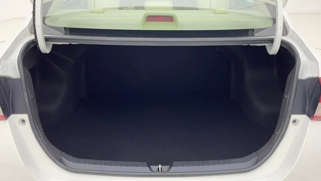 تويوتا يارس SE 1.5 | بدون دفعة مقدمة | اختبار القيادة في المنزل