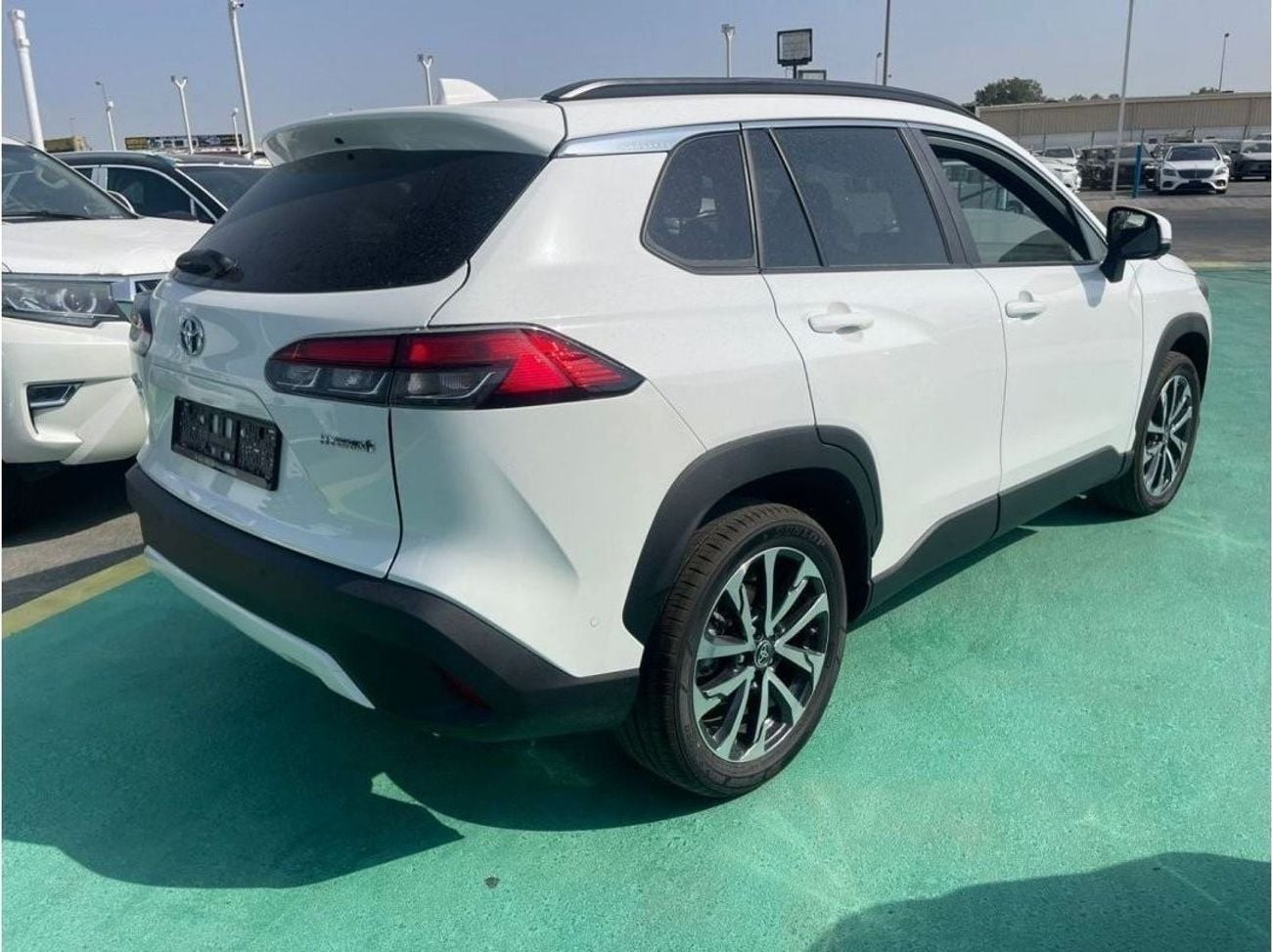 تويوتا كورولا كروس NEW 2023 TOYOTA COROLLA CROSS 2.0L FULL OPTION