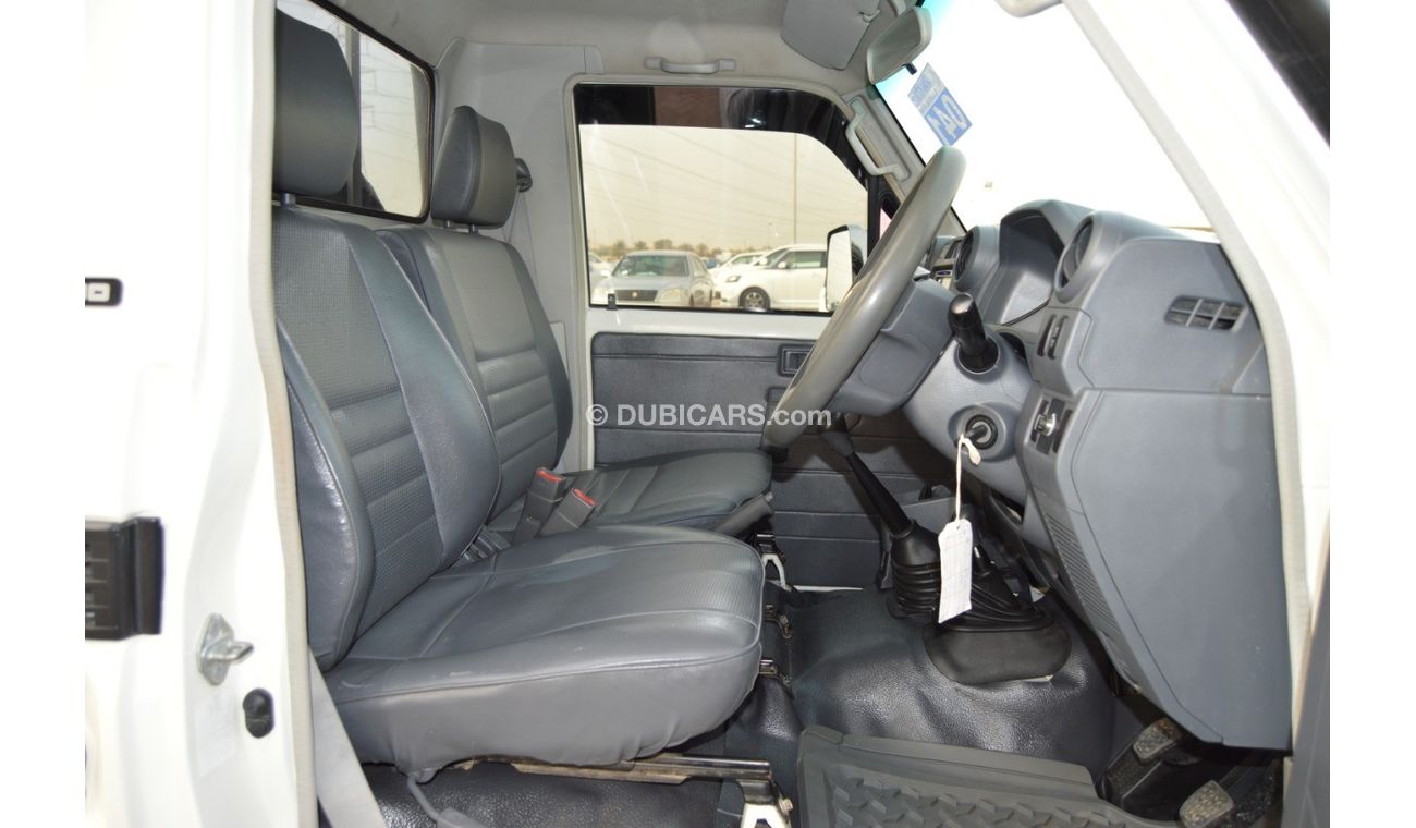 Toyota Land Cruiser Pick Up 1vD engine v8 Diesel Clean car