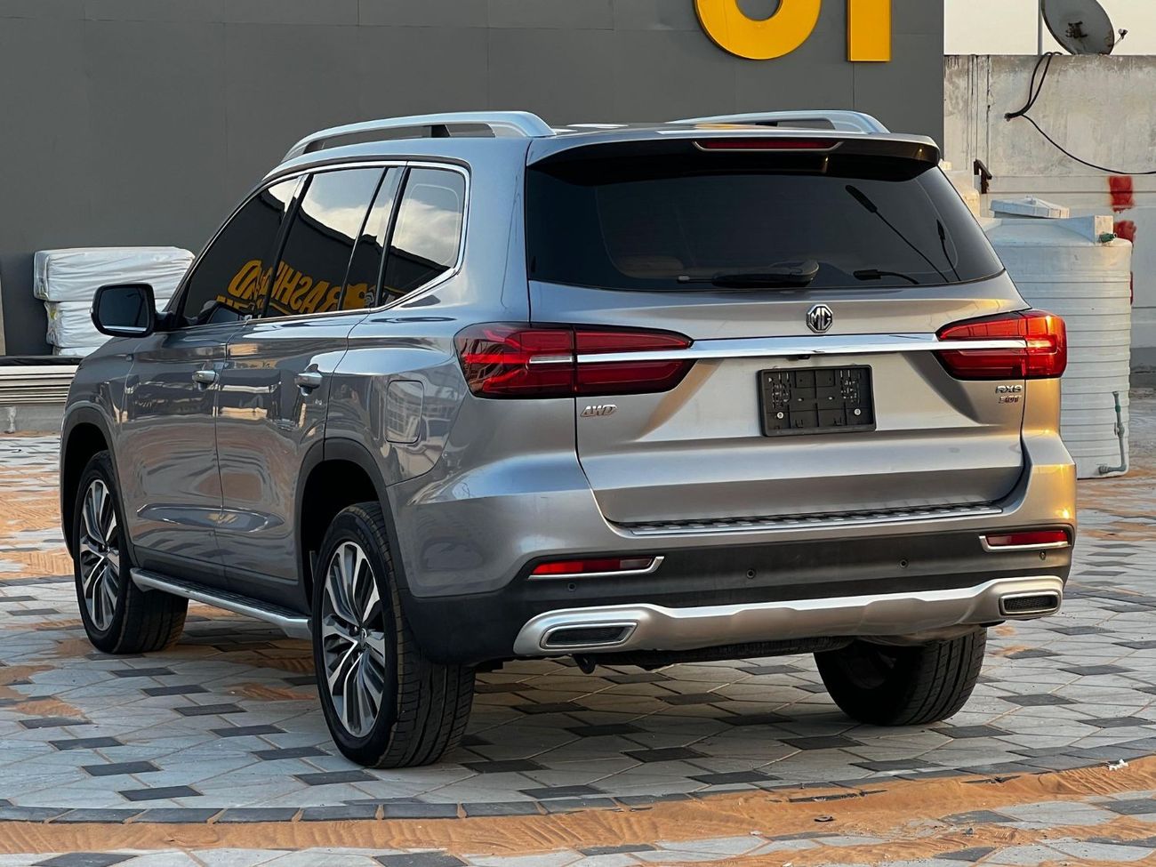 أم جي RX8 لاكجري