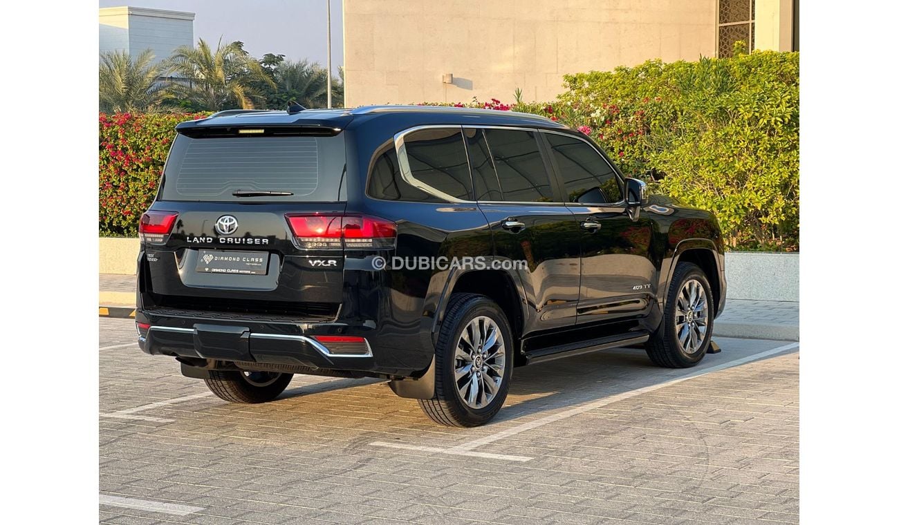 Toyota Land Cruiser Toyota Land Cruiser  3.5T -VXR Full option  GCC 2023 13,900 KM 349,000 AED Alfuttaim Warranty  Servi