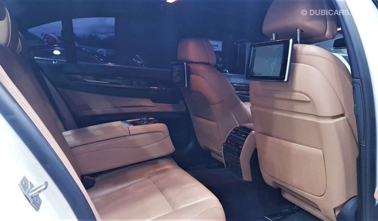 بي أم دبليو 750 BMW 750LI V8 4.4L 2013 MODEL GCC CAR IN VERY GOOD CONDITION