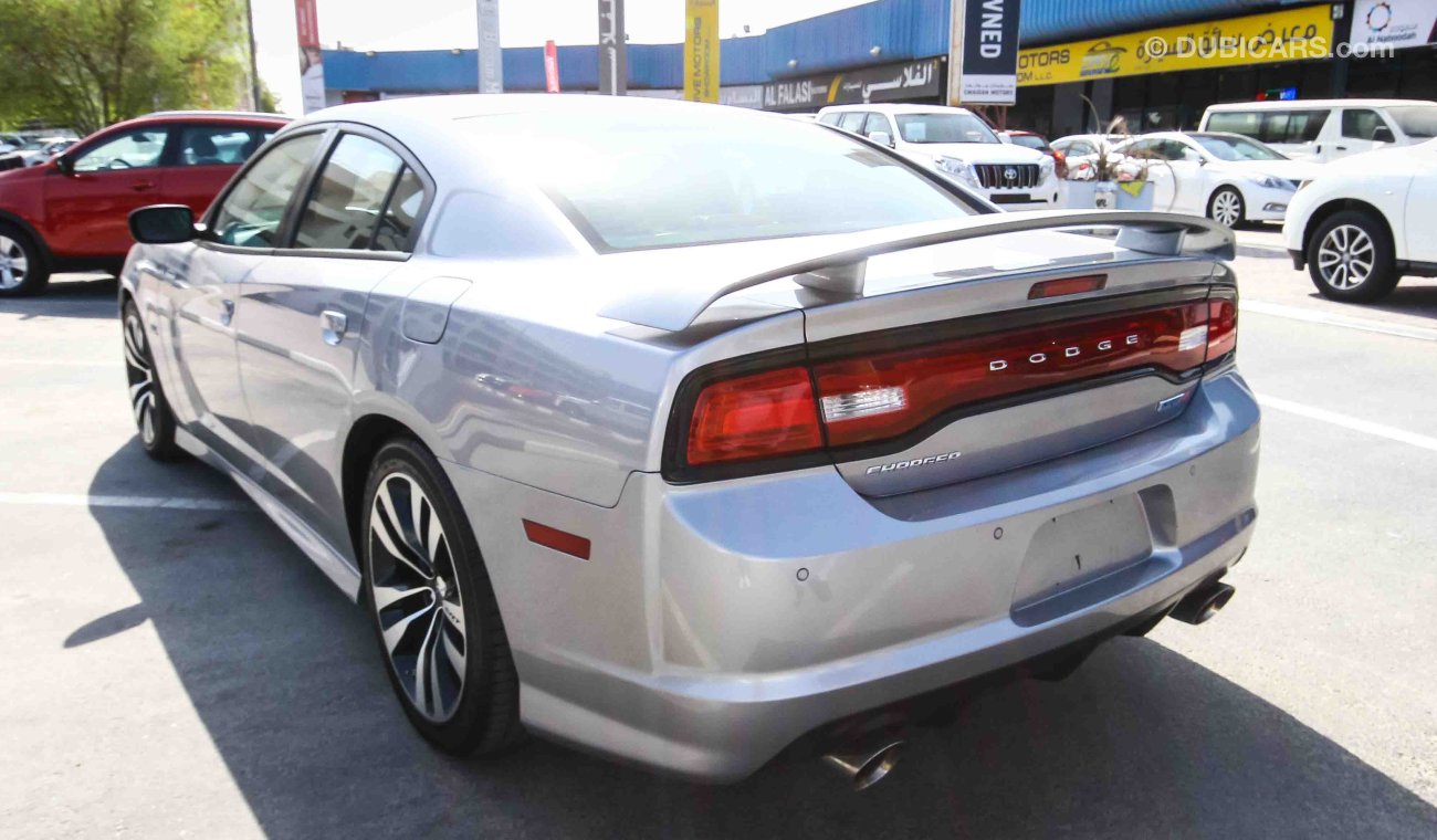 Dodge Charger SRT8 HEMI 6.4L