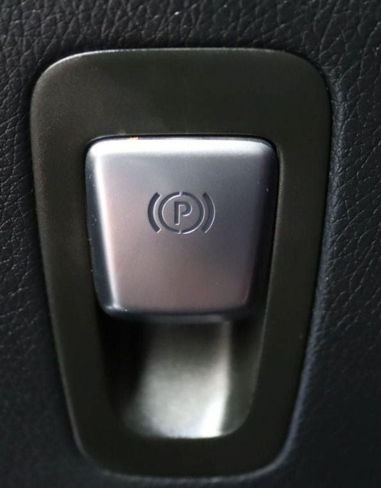 Mercedes-Benz GLC 250 4MATIC 2.0L Mercedes GLC 250, 2018, 4MATIC, GCC, original paint accident-free in excellent condition