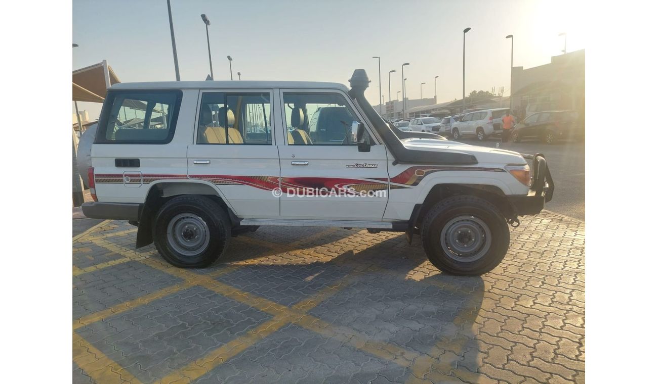 تويوتا لاند كروزر 70 76 4.2 HARD TOP DIESEL 10 SEATER MT