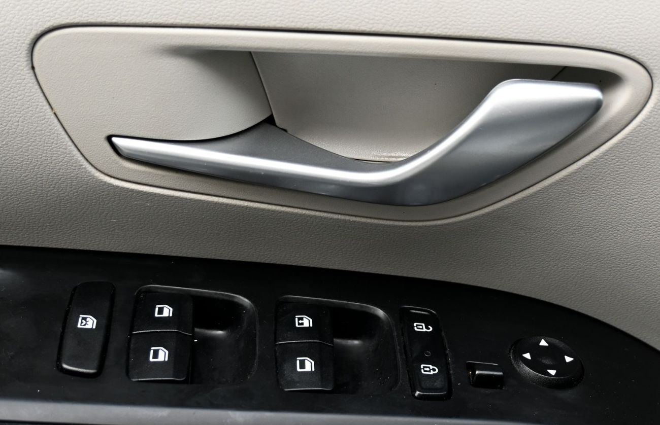 هيونداي توسون 2.0L Smart (FWD)