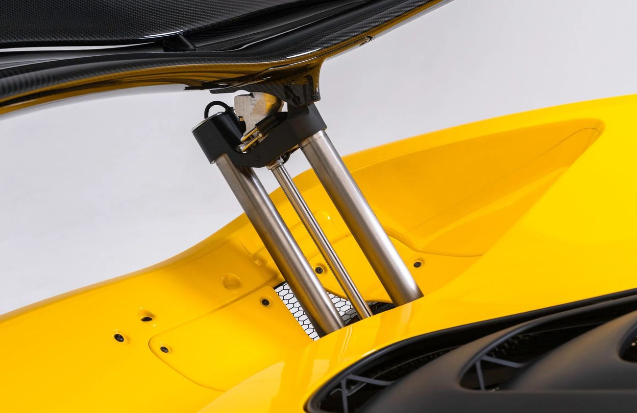 مكلارين P1 3.8L V8 Twin-Turbocharged + Electric Motor