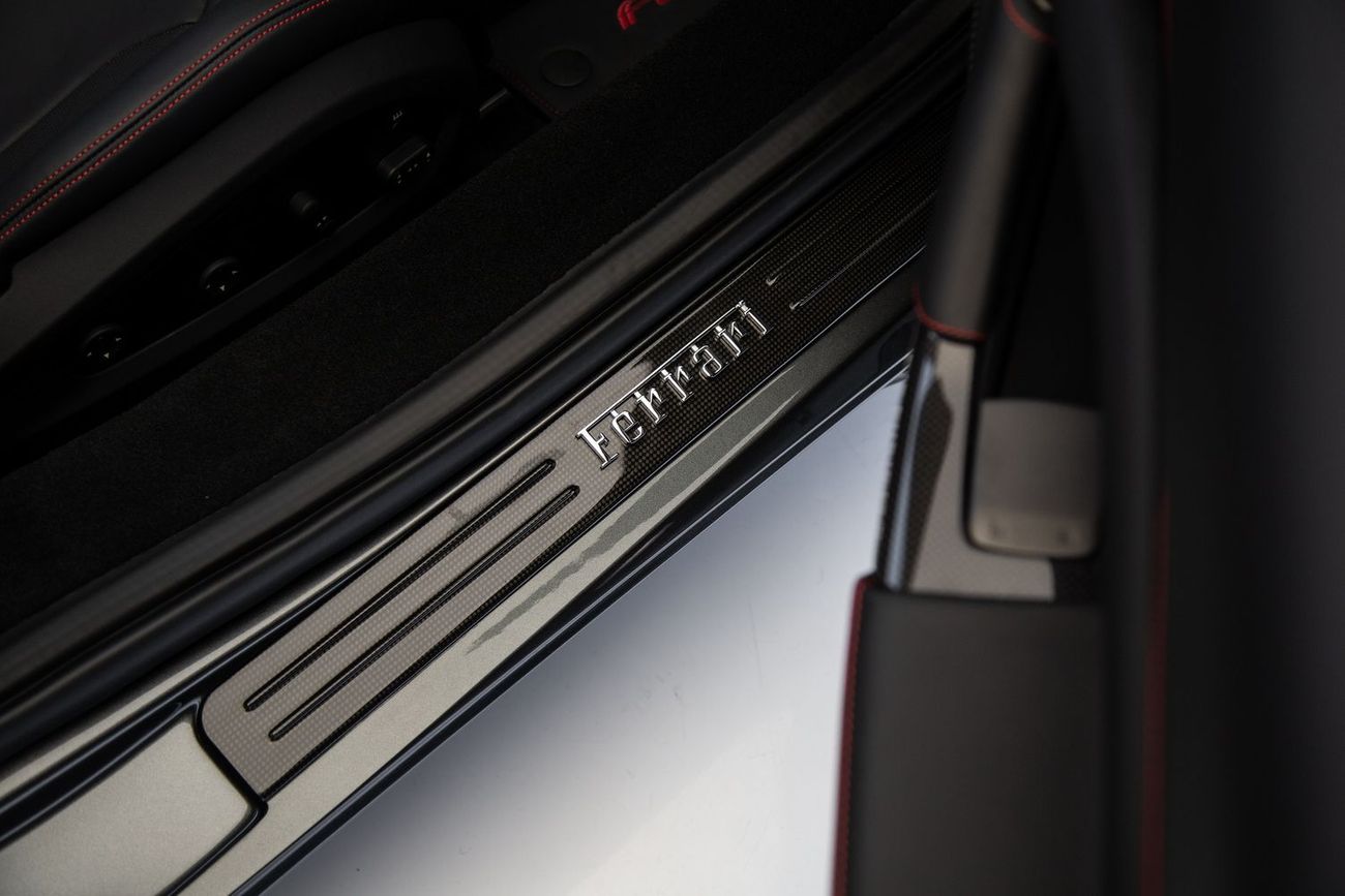 Ferrari F8 Spider 3.9T V8