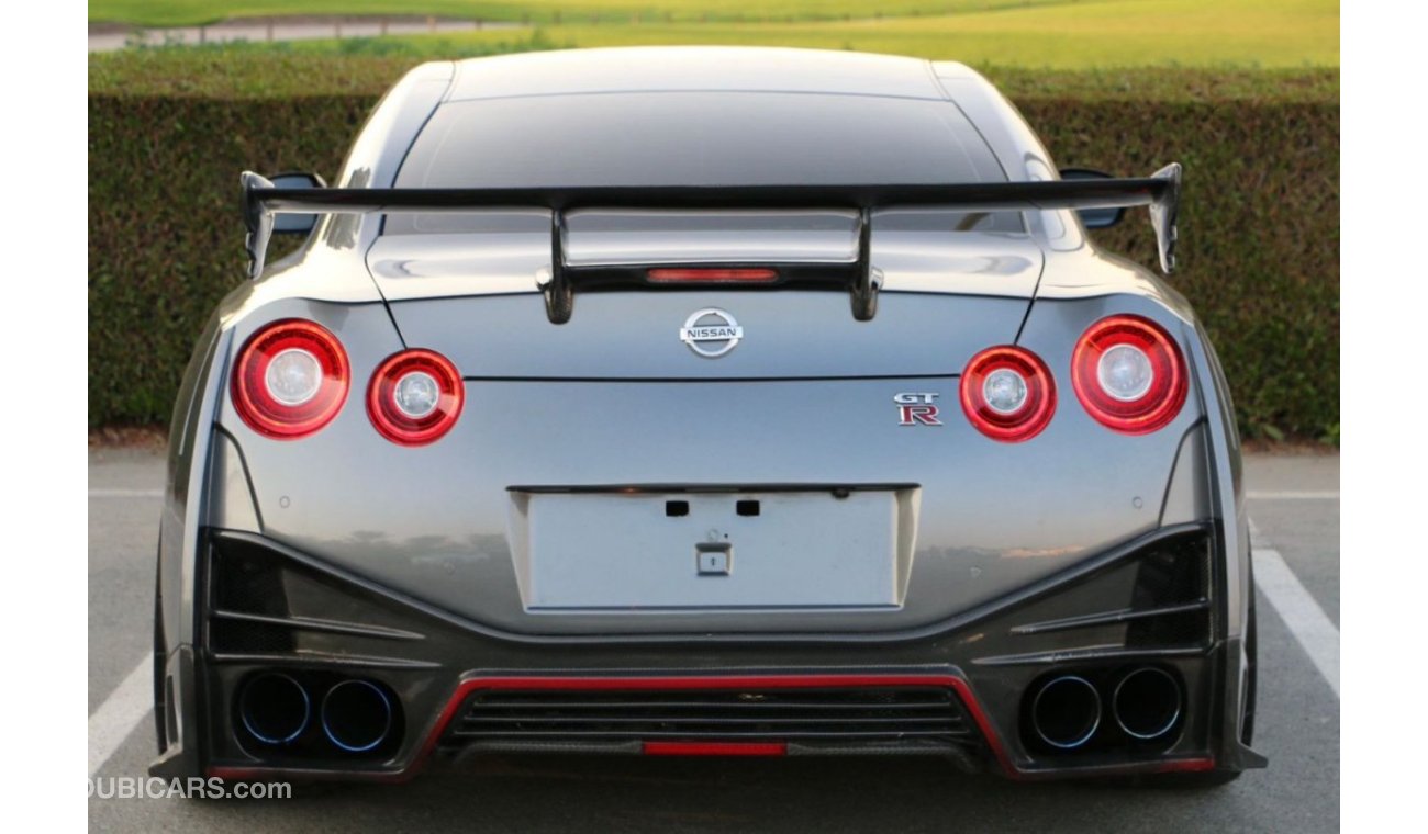 Nissan GT-R Std NISSAN GT-R 2017 GCC FULL OPTION  FULL CARBON FIBER PERFECT CONDITION