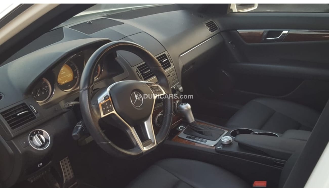 مرسيدس بنز C 300 مرسيدس C300 كت 63 موديل 2012 السياره بحاله ممتازه ولا تحتاج اي مصروف السياره فل وابشن مسرفسه بالكامل