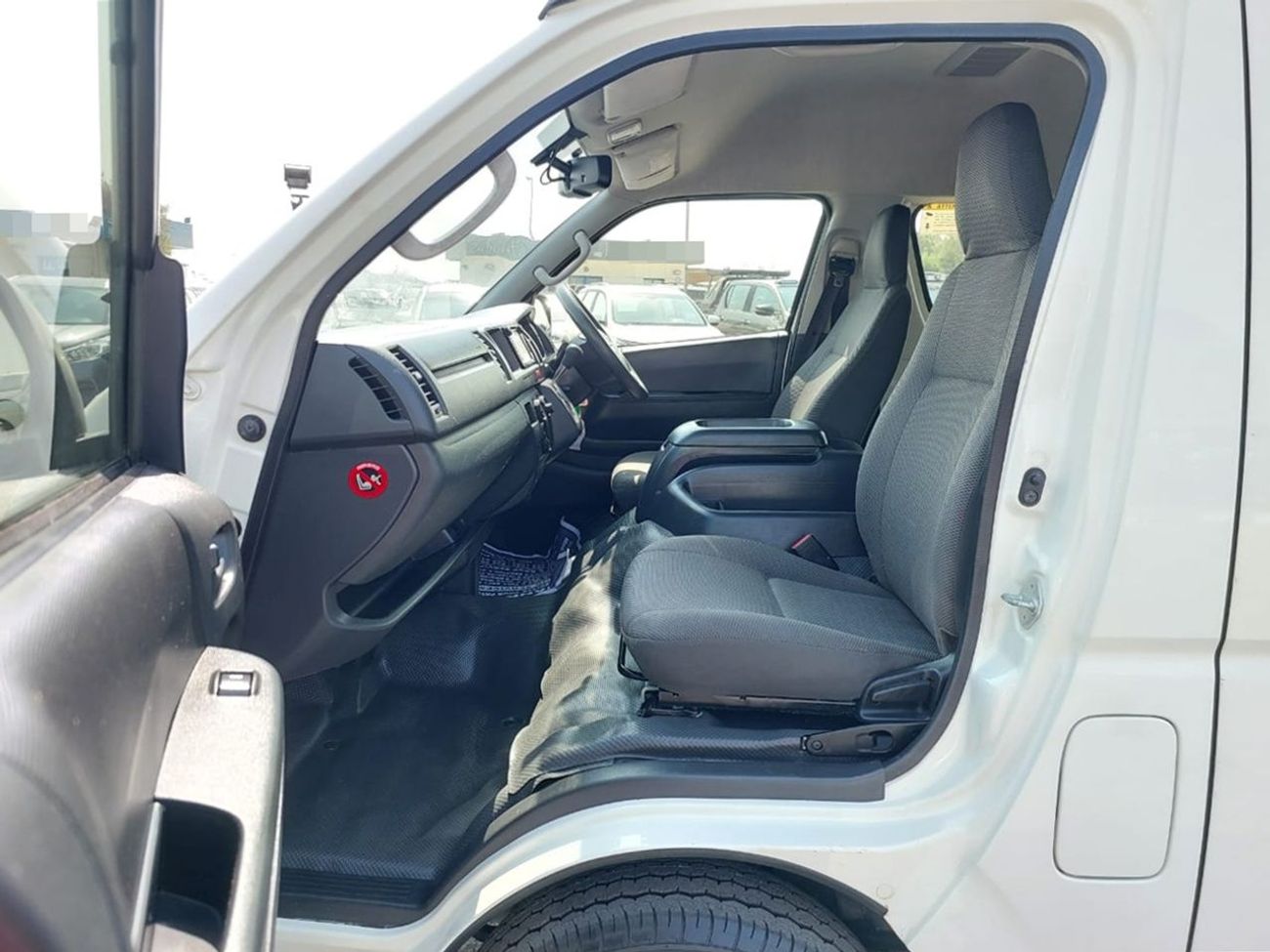 Toyota Hiace TOYOTA HIACE COMMUTER VAN RHD 2017 MODEL 3.0 L DIESEL AUTOMATIC(PM33188)