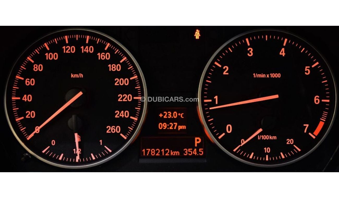 بي أم دبليو 316i Amazing BMW 316i 2011 Model!! in Silver Color! GCC Specs