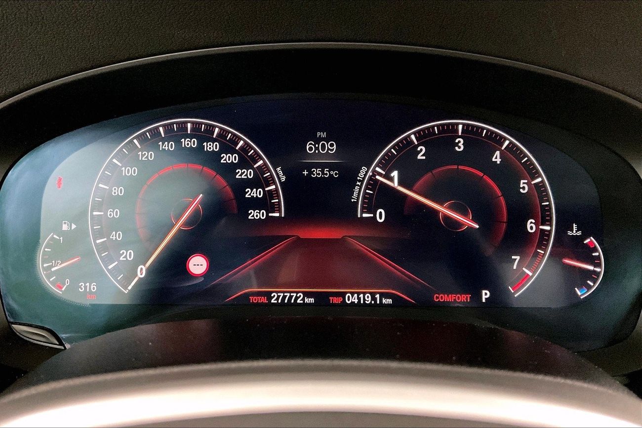 بي أم دبليو 520i M Sport | عرض العيد الحصري | خالية من أضرار الفيضانات