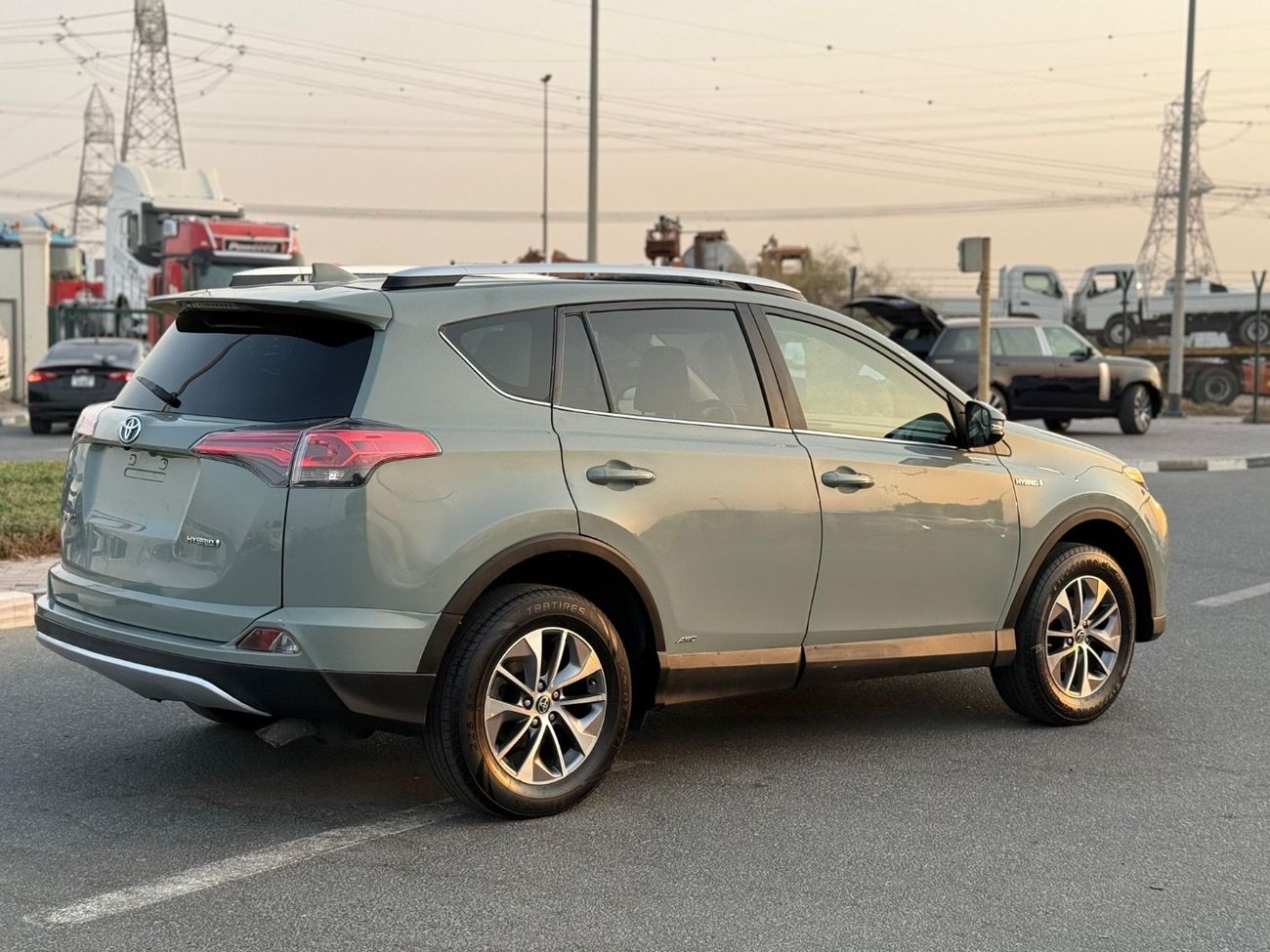 تويوتا راف ٤ Hybrid XLE 2.5 L full option