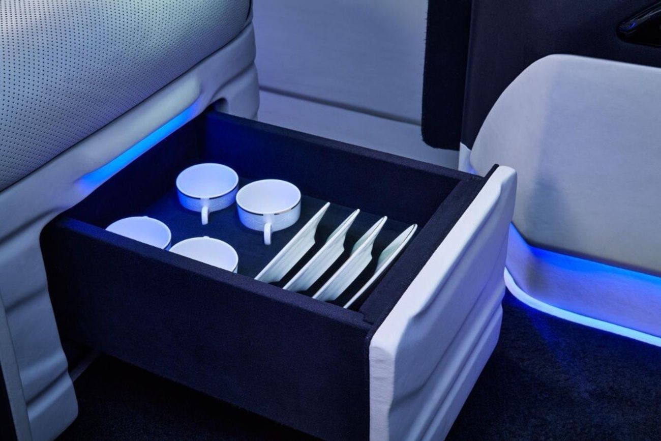 Mercedes-Benz V 250 B6 LEVEL ARMORED VVIP MERCEDES V250 GCC with VB Air Suspension - 2 Years Warranty by VLINE Design