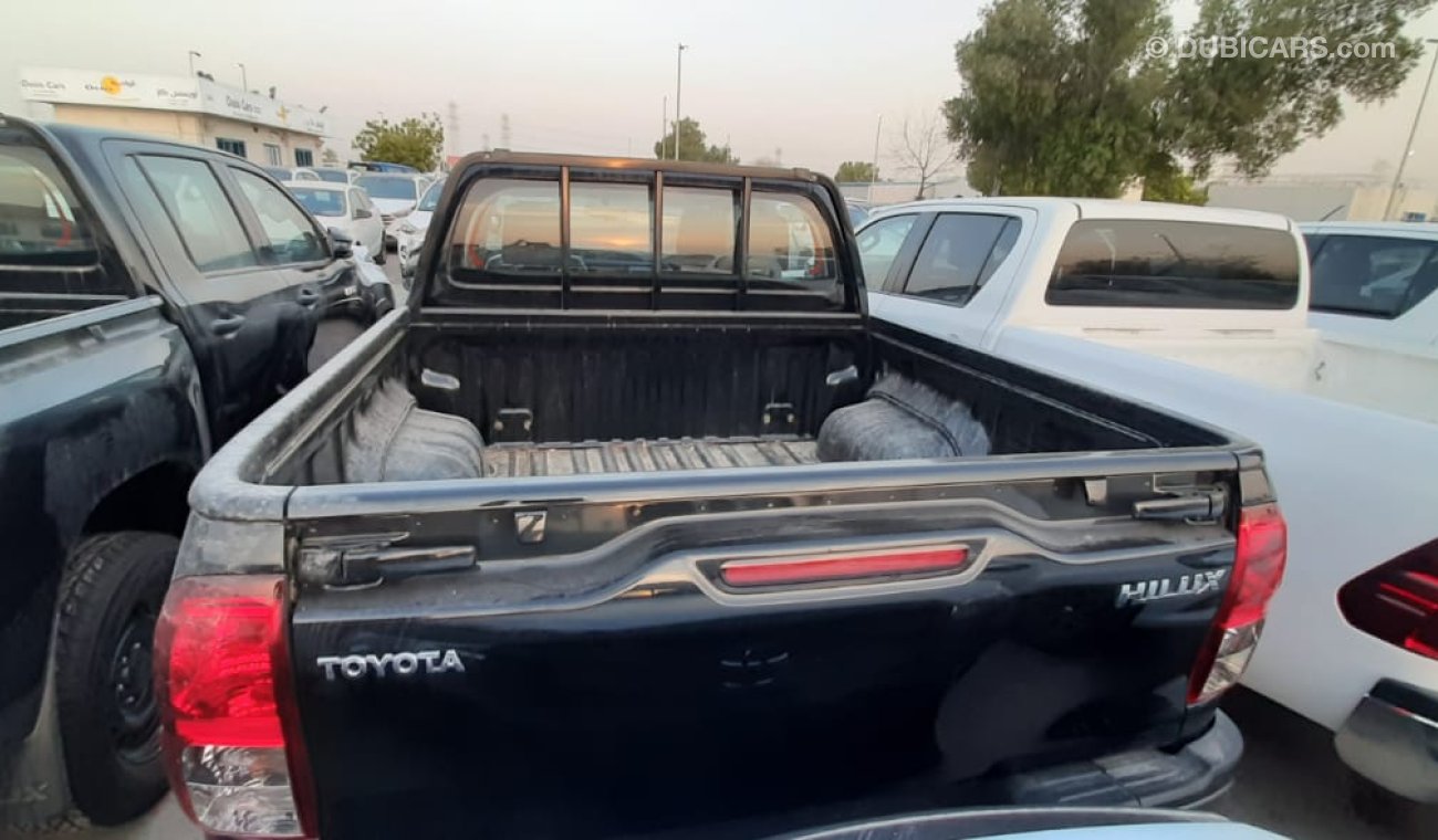 Toyota Hilux DIESEL 4X4 2.4L  LEFT HAND DRIVE