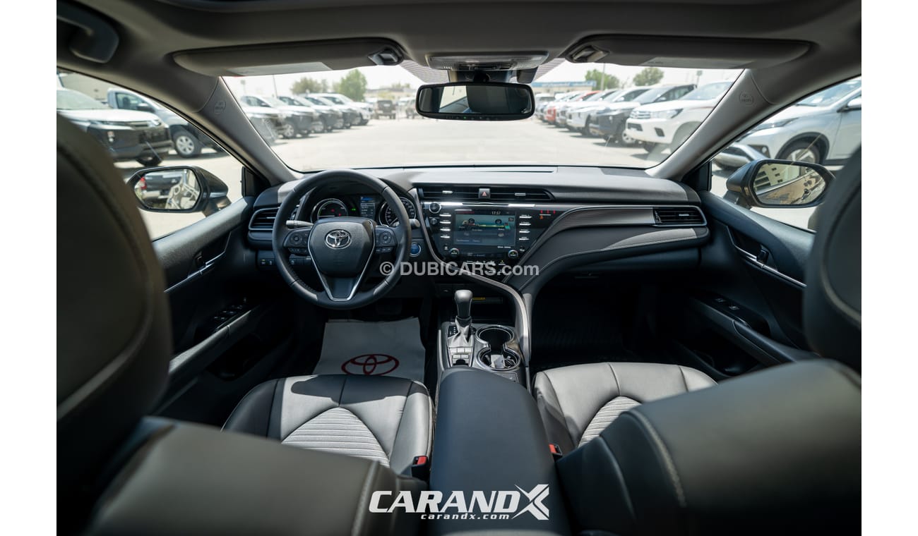 Toyota Camry SE Hybrid