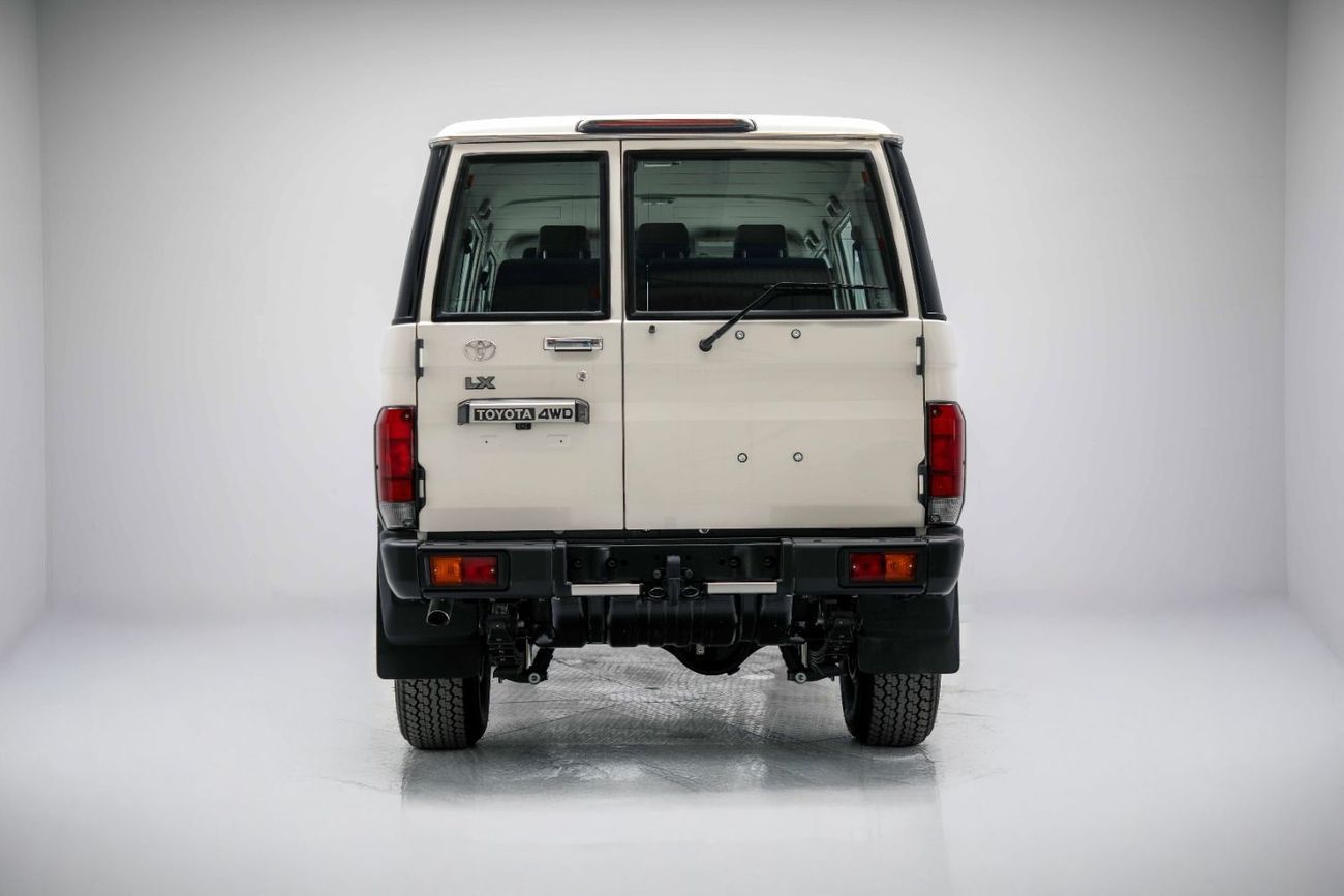 تويوتا لاند كروزر 70 Hardtop 2.8L - Manual - White Inside Bluish Grey | Export Only