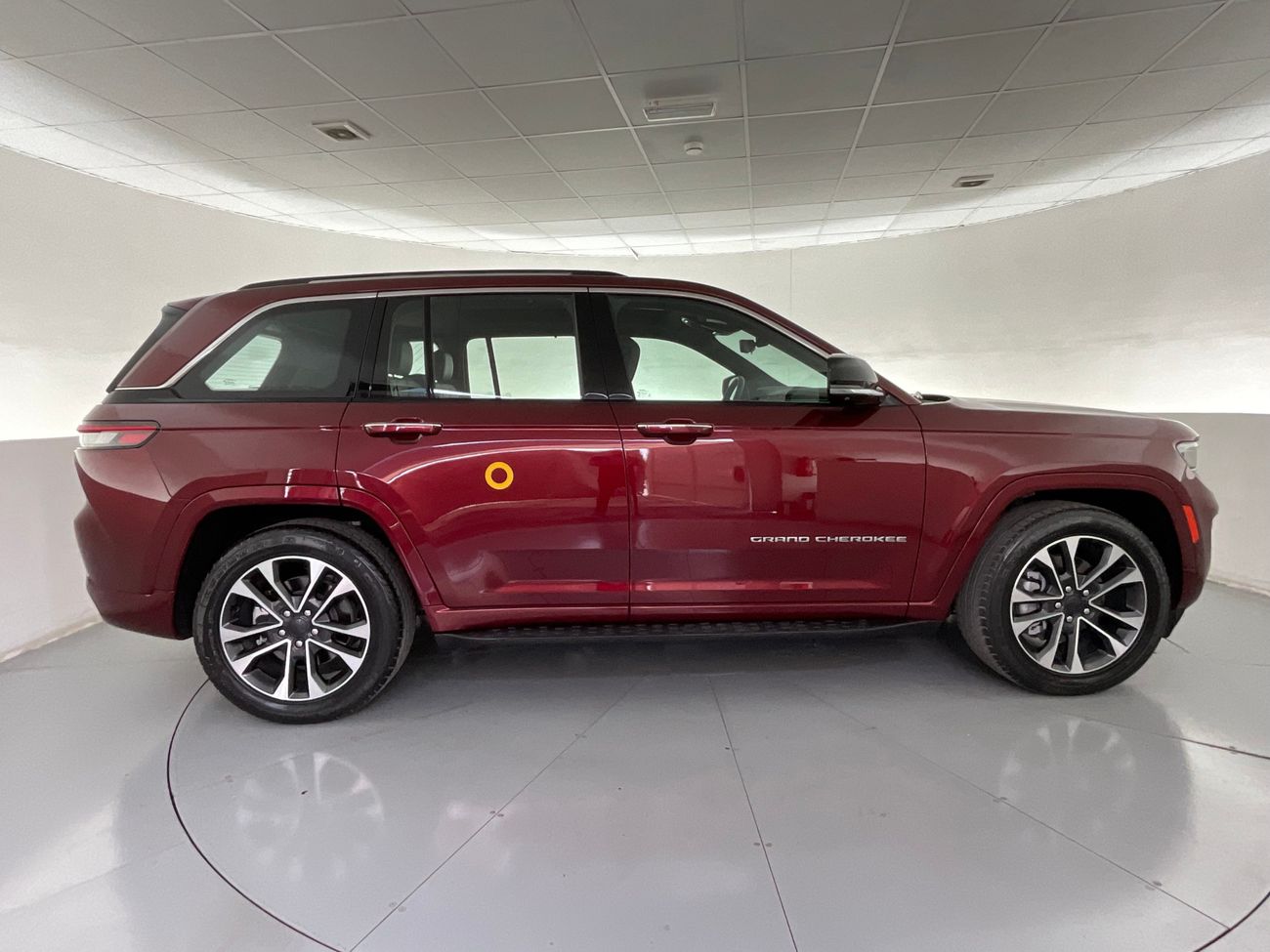 جيب جراند شيروكي Overland | ضمان مجاني لمدة عام | 0 دفعة أولى