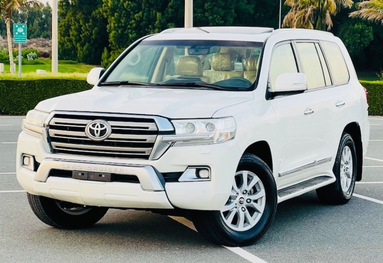 تويوتا لاند كروزر Toyota Land Cruiser 2017 LHD v8 full options