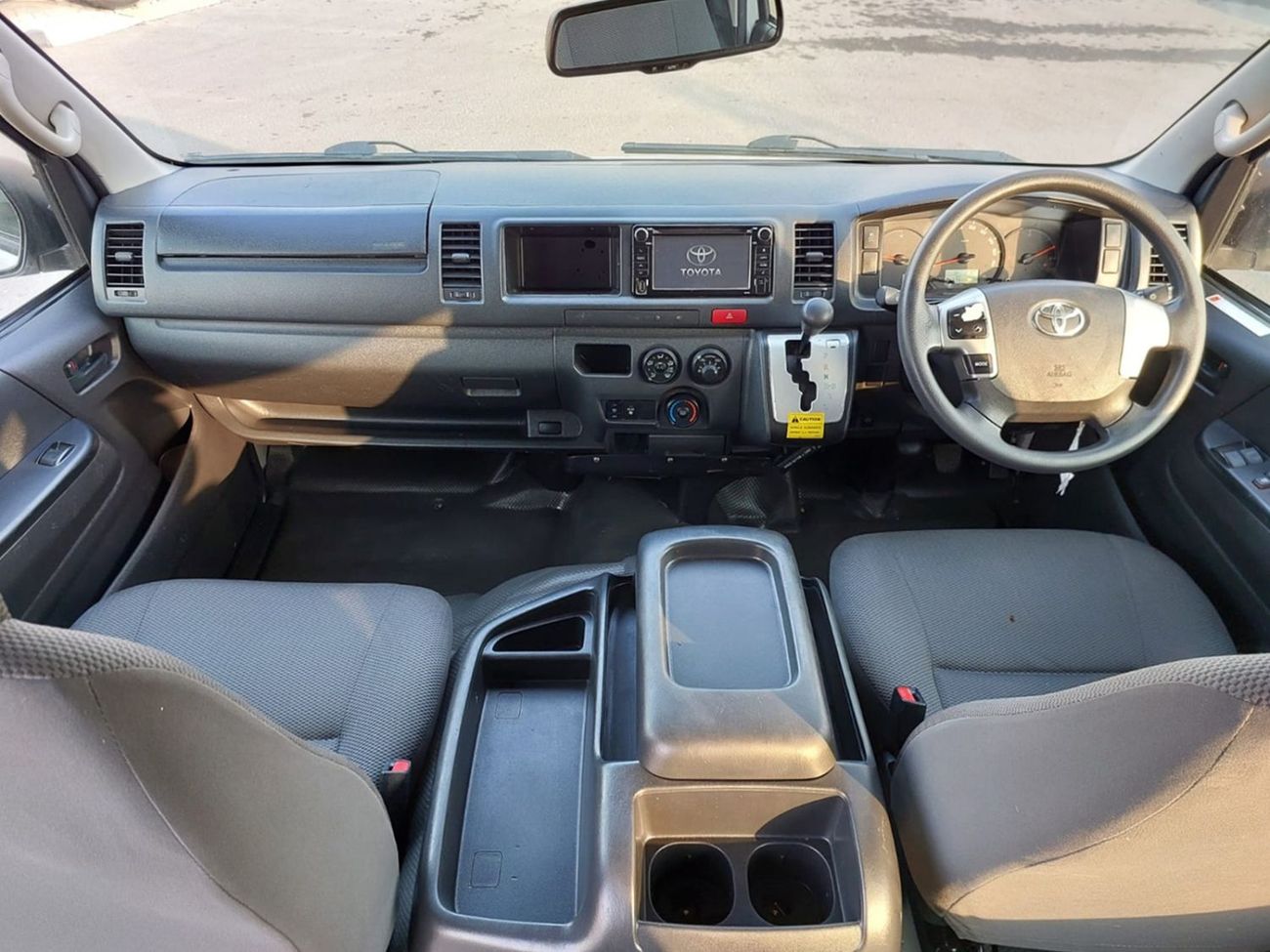 Toyota Hiace TOYOTA HIACE COMMUTER VAN RHD 2018 MODEL 3.0 L DIESEL AUTOMATIC(PM35933)