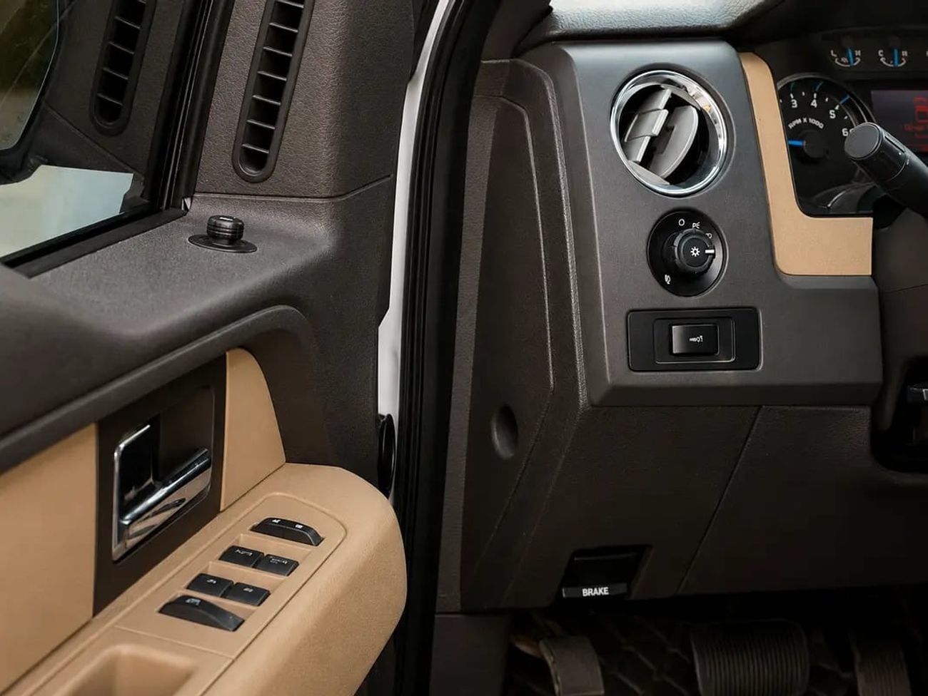 Ford F-150 XLT GCC Specs