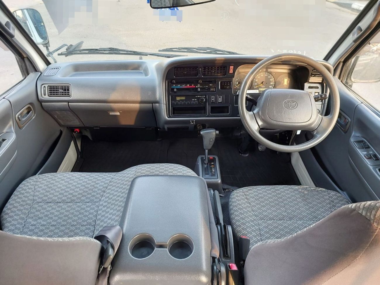 Toyota Hiace TOYOTA HIACE COMMUTER VAN RHD 2002 MODEL 3.0 L DIESEL AUTOMATIC(PM10827)