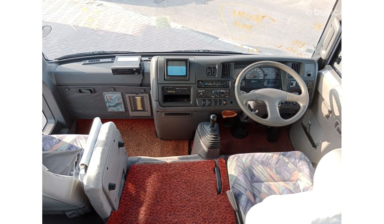 نيسان كارافان NISSAN CARAVAN BUS RIGHT HAND DRIVE (PM1332)