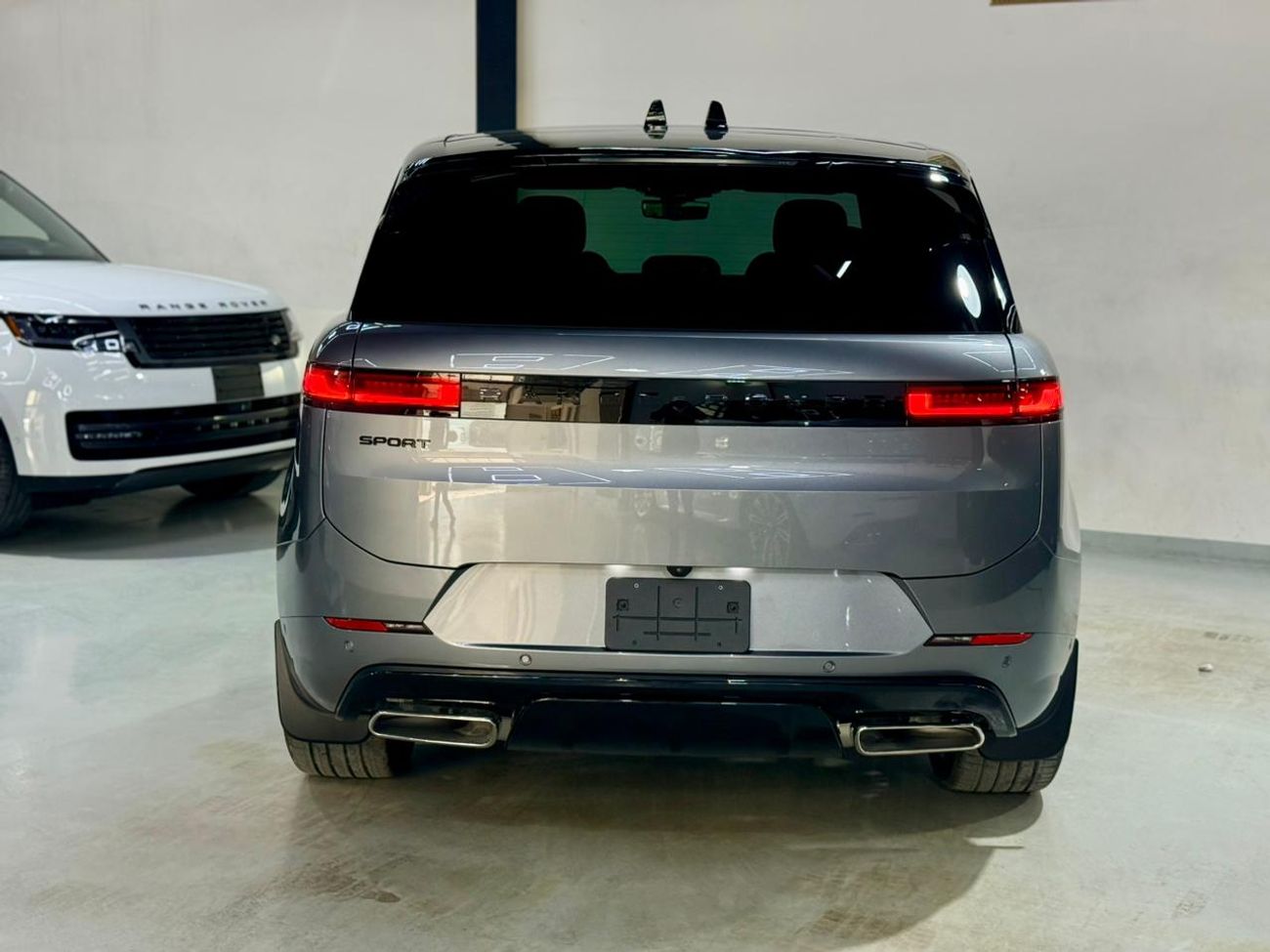 لاند روفر رينج روفر سبورت P400 DYNAMIC HSE 2025