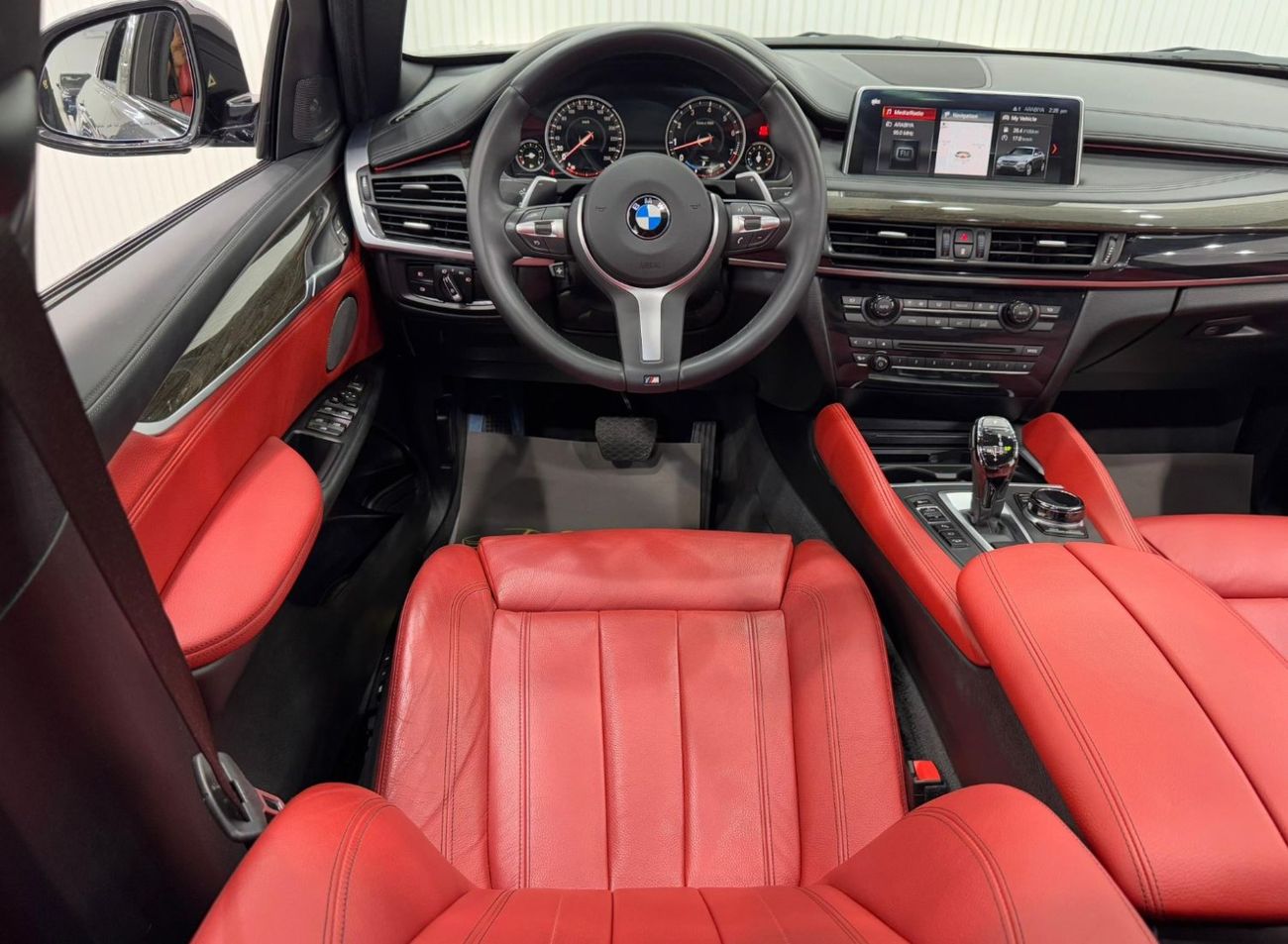بي أم دبليو X6 50i M Sport 4.4L 2018 BMW X6 xDrive50i M-Kit, Warranty, Full BMW Service History, Low Kms, GCC