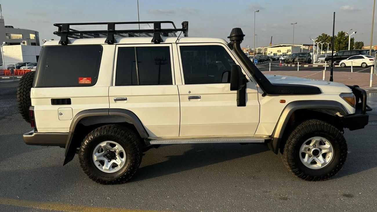 تويوتا لاند كروزر 70 Diesel 4.5 Liter Right Hand Drive 5 Doors Manual Gear Power Windows