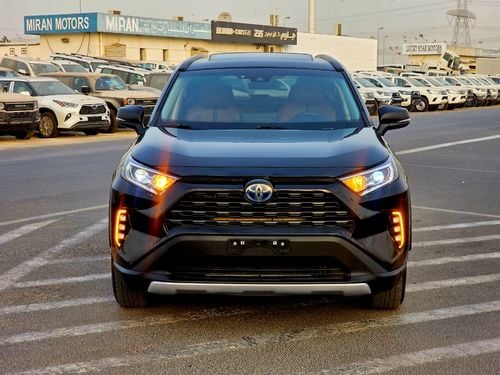 Toyota RAV4 2021 Model XLE Full option hybrid Sunroof , AWD and Trunk Automatic