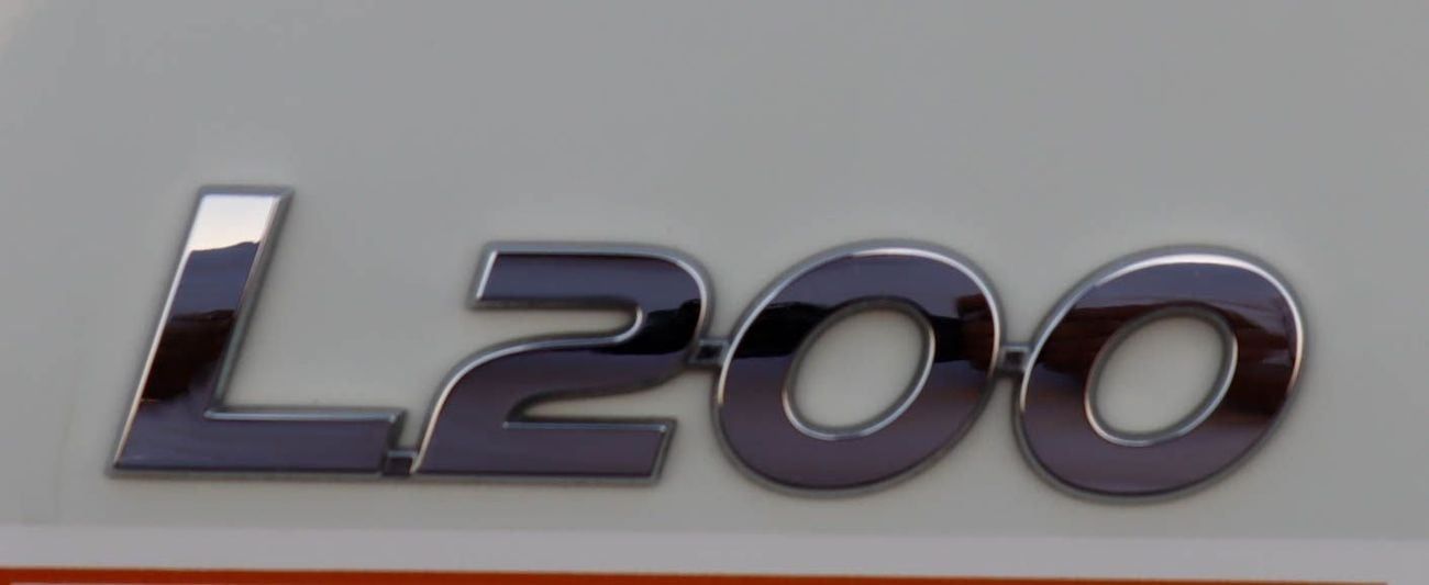 Mitsubishi L200 GL 2.5L Double Cab Utility 4WD Mitsubishi L200 2.4 L 4WD 2022 GCC accident-free in excellent conditi